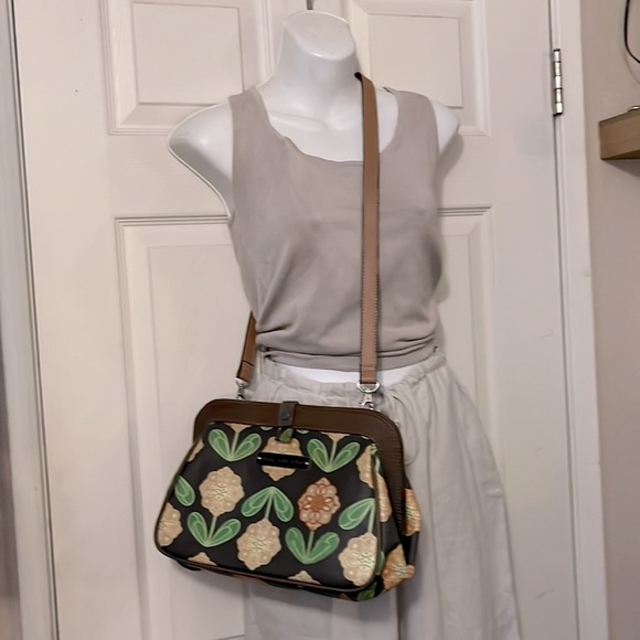 Petunia Pickle Bottom Cross Town Clutch Wristlet Shoulder Crossbody Bag Purse - Picture 1 of 9
